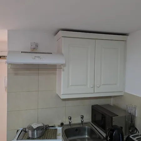 4 In Prestigious Area Apartment *